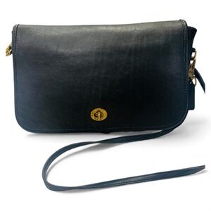 Vintage Coach Black Glove Tanned Leather Convertible Clutch Crossbody Turnlock